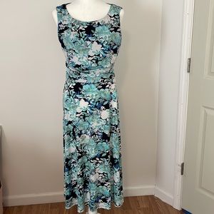 ✨FINAL SALE✨Dress Barn Sleeveless Blue and White Floral Dress-Size 10